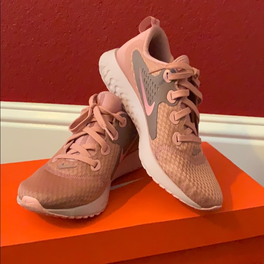 Woman's Nike Legend React